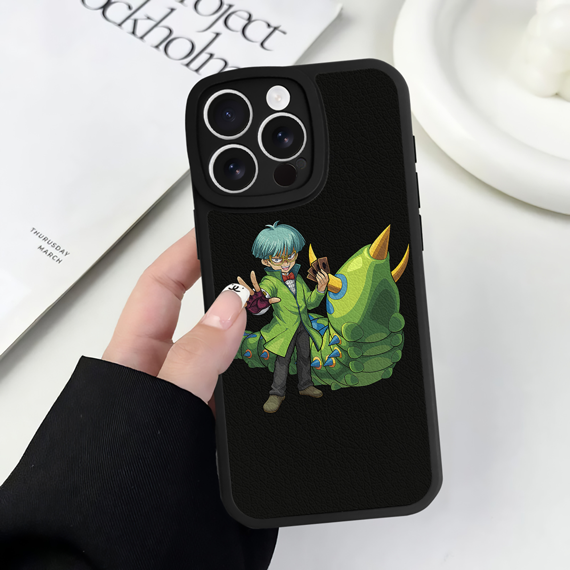 遊☆戯☆王 Yu-Gi-Oh! 【iPhone 16シリーズ対応】シリコンスマホケース（レザー調） 材質：シリコン